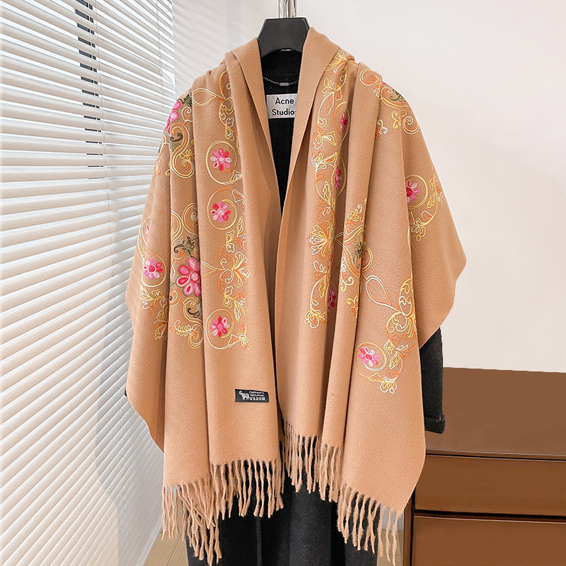 Go Ethnic Fashion - Vintage etniczny płaszcz z haftem, szal,